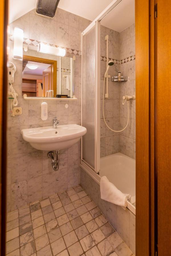 Hotel Goldener Hirsch Suhl Kültér fotó
